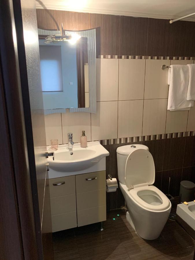 Hommie Apartment Amaliada Exterior foto