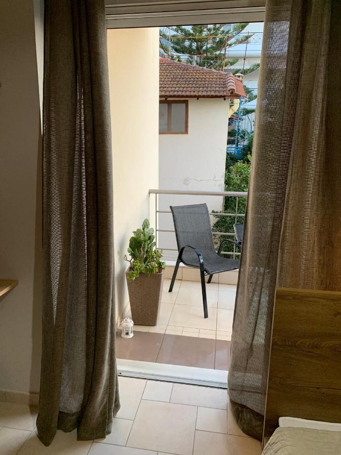 Hommie Apartment Amaliada Exterior foto