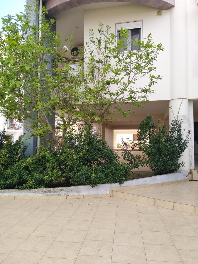 Hommie Apartment Amaliada Exterior foto